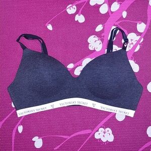 NWT Victorias Secret Tshirt lightly lined wireless bra black 36C VS Logo NEW